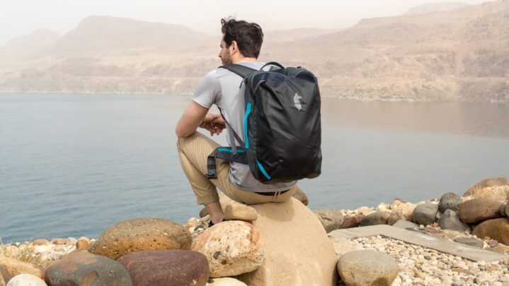 Must Things You Need To Carry During Travelling Far From The Country