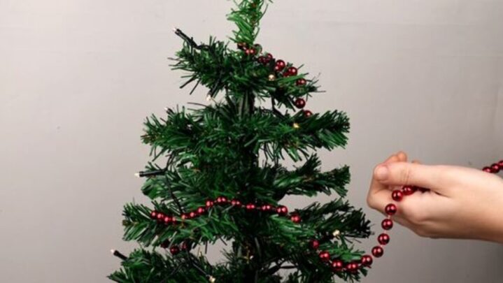 Christmas Tree Decoration: 4 Simple Steps
