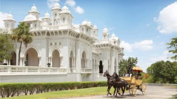 How To Transform Your Home To Resemble An Iconic Indian Haveli Is Shown Here