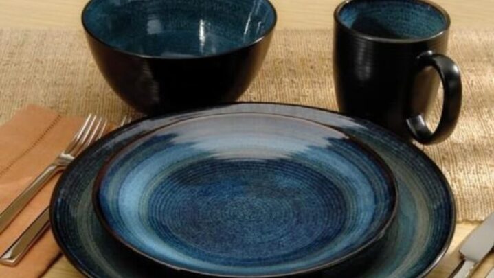 Lavish crockery set to embellish your dining table