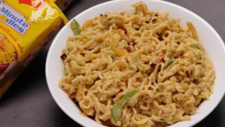 Steps To Make Delicious White Sauce Maggie With Extra Cheese